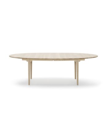 CH339 Dining Table in Oak soap | Designed by Hans Wegner | Carl Hansen & Søn | Side