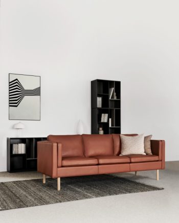 MH212 Sofa by Mogens Hansen | 3-seat sofa | Baltique leather with beech legs | In-situ