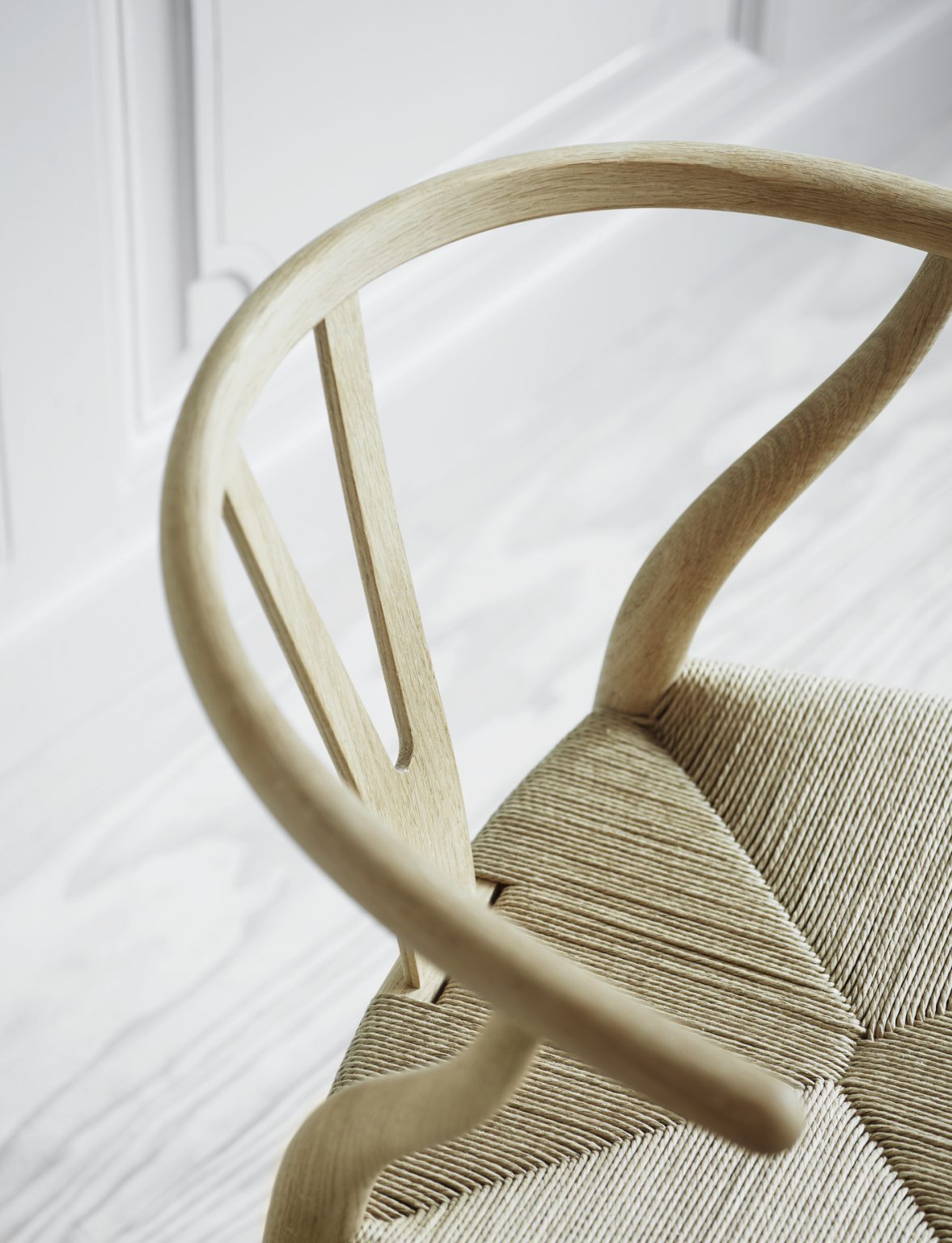 Hans Wegner CH24 Wishbone Chair | Carl Hansen & Søn | Oak Soaped & Natural Papercord | Backrest detail