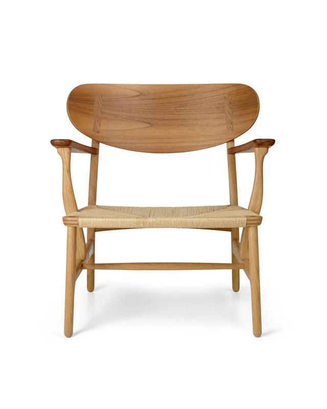 CH22 | Lounge Chair | Carl Hansen & Søn | Teak and Oak | Front