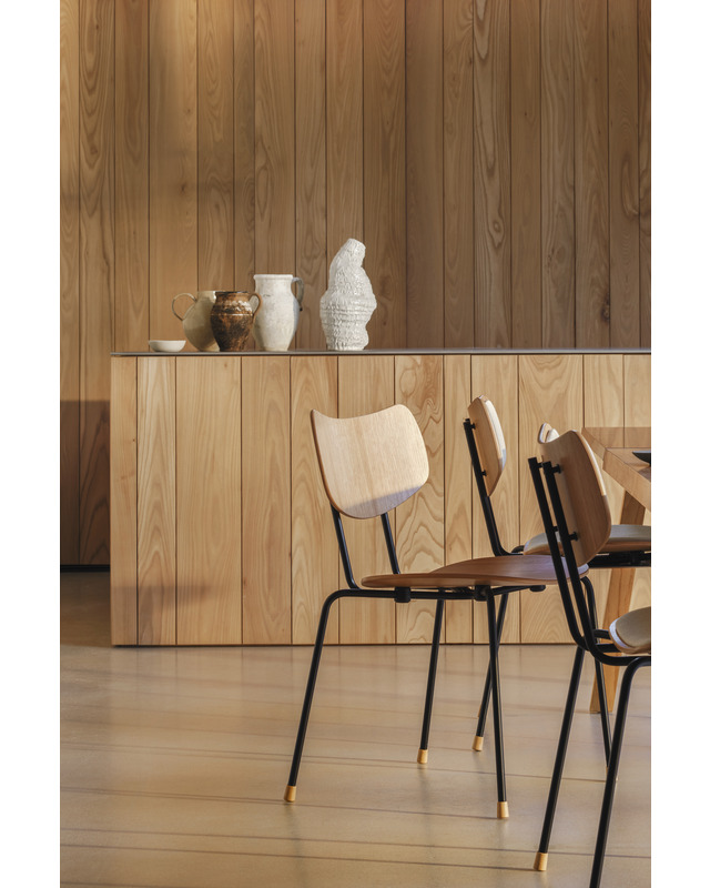 VLA26T Vega Chair | Carl Hansen & Son | Oak Lacquered with Black Powdercoated steel | In-situ