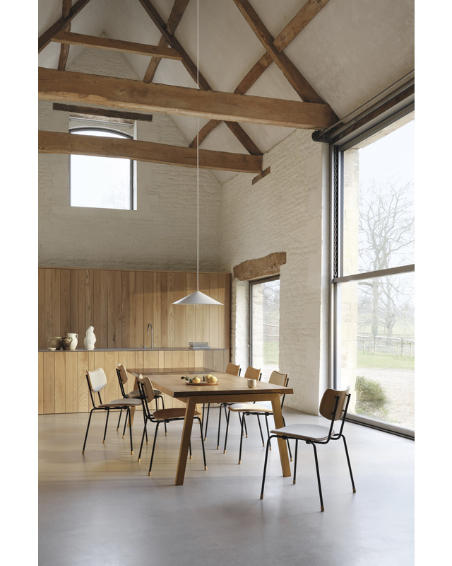 VLA26T Vega Chair | Carl Hansen & Son | Oak Lacquered with Black Powdercoated steel | In-situ