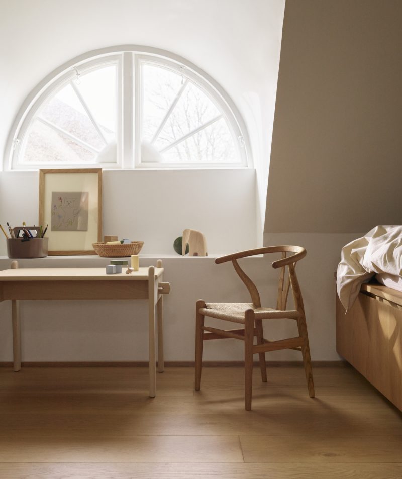 CH24 Children's Wishbone Chair | Carl Hansen & Søn