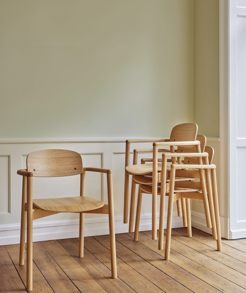 SM 842 Stacking Chair | Skovby Furniture | In Stock